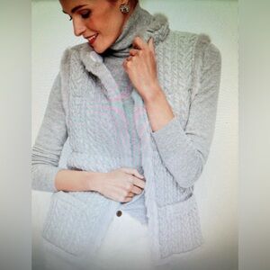 TALBOTS FAUX FUR TRIMMED CABLE VEST SIZE MEDIUM IN IVORY NEW!
